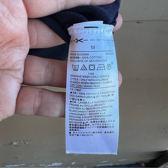 Banana Republic Factory Heart Crewneck Sweater, Size M - Picture 5 of 6